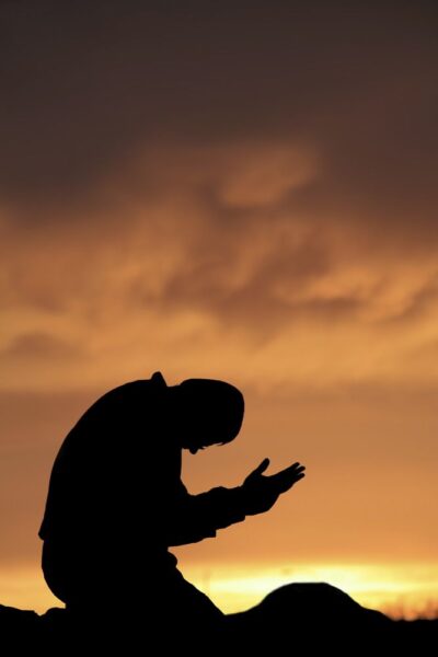 Hình ảnh nắm tay cầu nguyện
