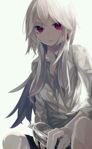 Cô gái anime tóc bạch kim, mắt đỏ