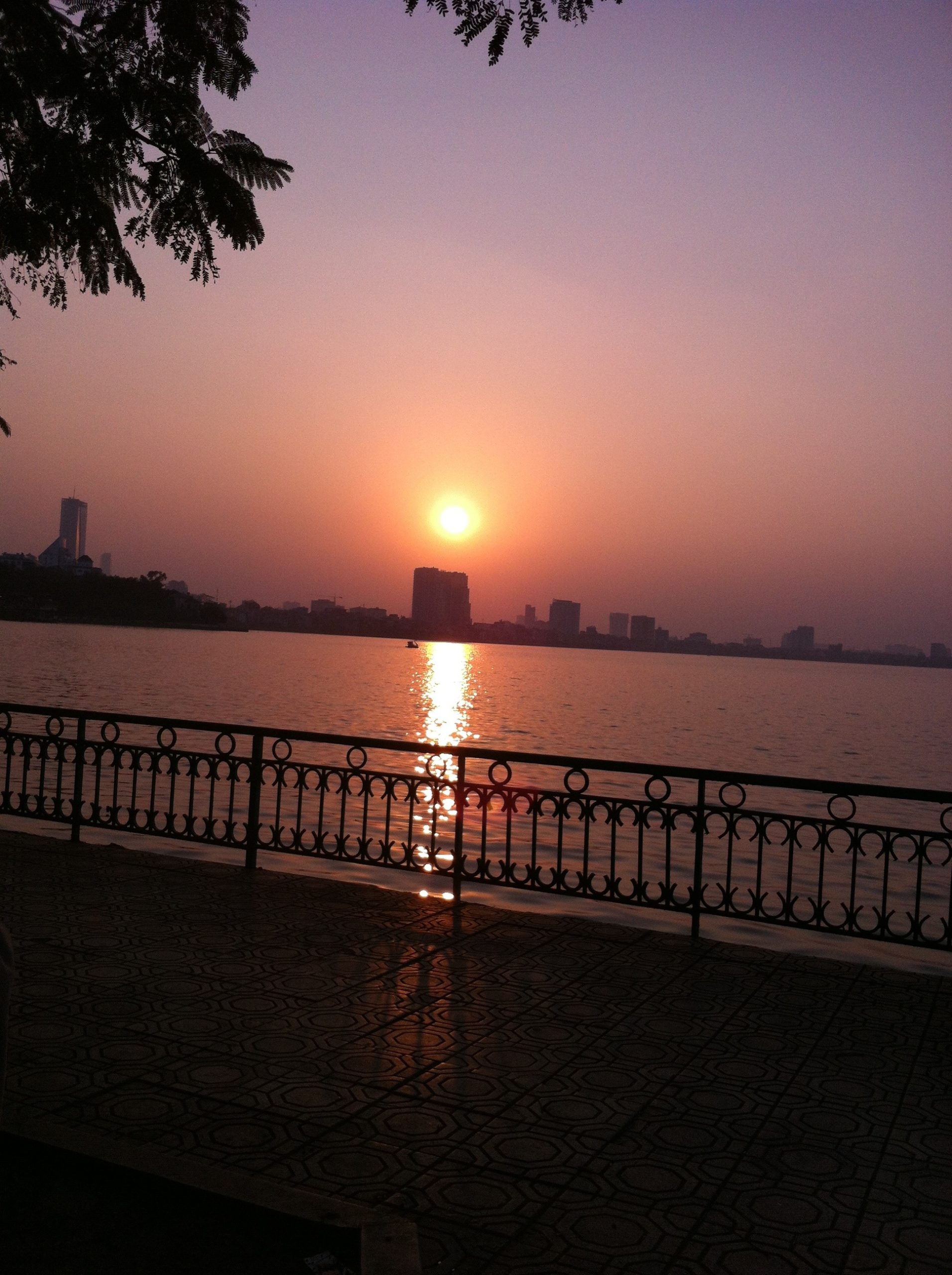 Hồ tây  Địa điểm du lịch không thể bỏ qua tại Hà Nội