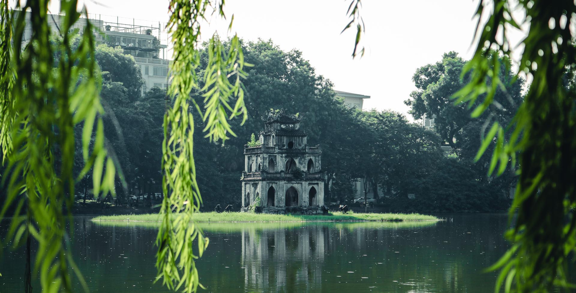 Hình ảnh hồ Gươm đẹp, lãng mạn và mang ý nghĩa lịch sử Việt Nam