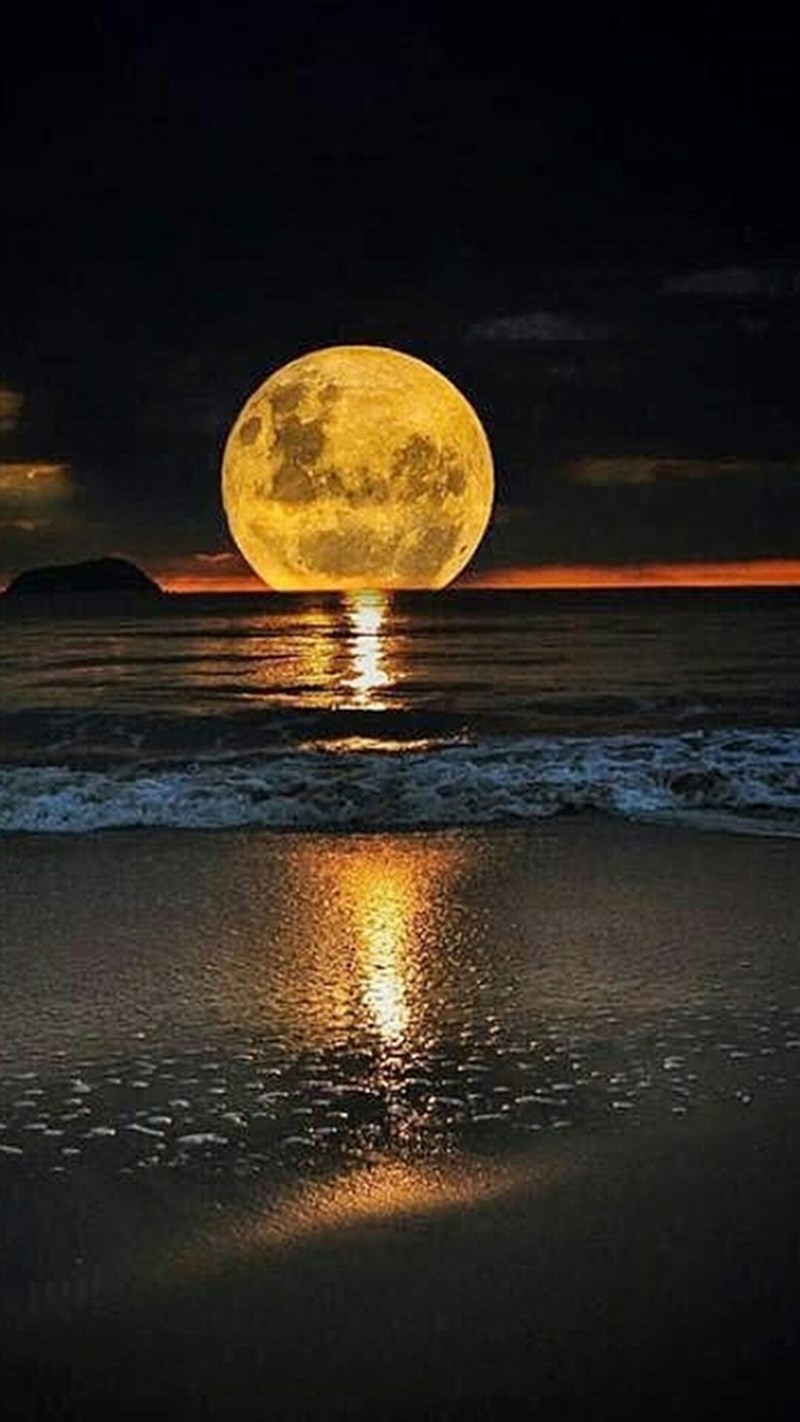 Hình ảnh mặt trăng đẹp lung linh, huyền ảo của bầu trời đêm
