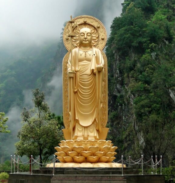 Hình ảnh tượng Địa Tạng Bồ Tát đứng trên đài sen