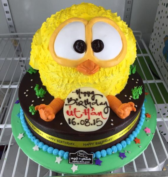 Hình ảnh bánh sinh nhật con gà màu vàng ngộ nghĩnh cho người tuổi Dậu