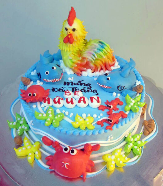 Hình ảnh bánh sinh nhật con gà trống rực rỡ cho bé yêu tuổi Dậu