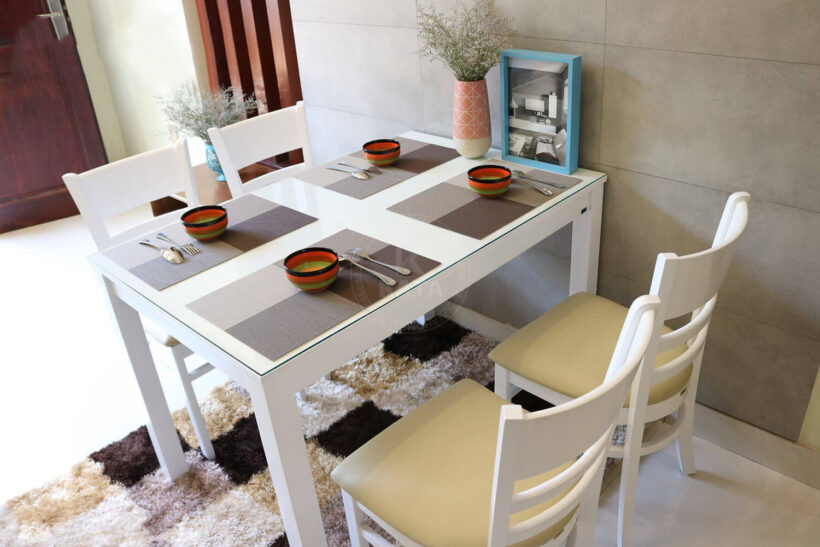Hình ảnh mẫu bàn ăn đẹp màu trắng