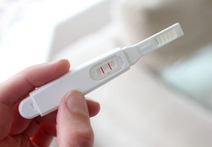 hình hình ảnh que test bầu 2 vạch báo hiệu đem thai