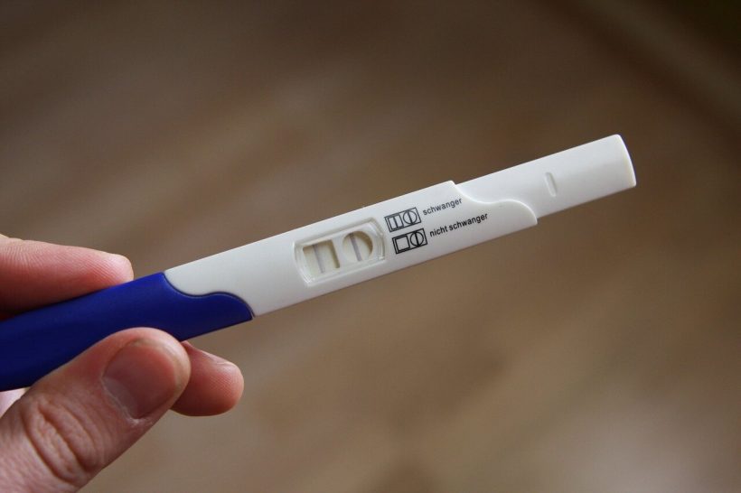 hình hình ảnh que test bầu 2 vạch Khi đậu thai