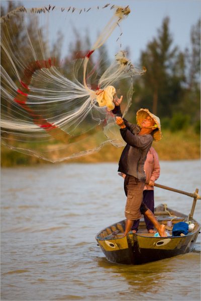 ảnh quê hương miền Tây tung lưới bắt cá