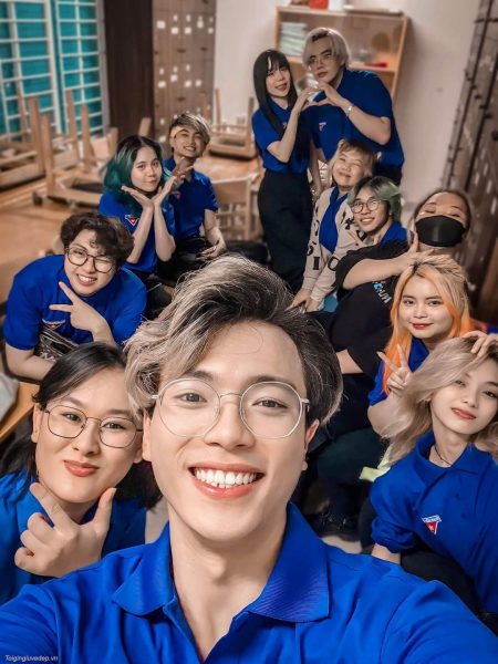 ﻿Hình ảnh Hero Team mặc áo xanh tình nguyện