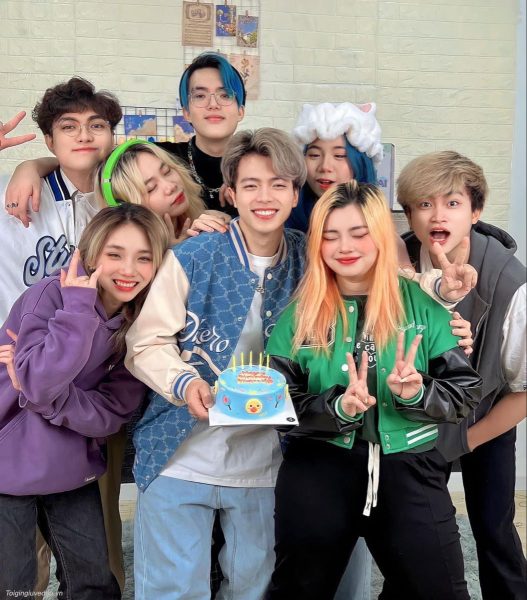 ﻿Hình ảnh Hero Team mừng sinh nhật anh Vịt